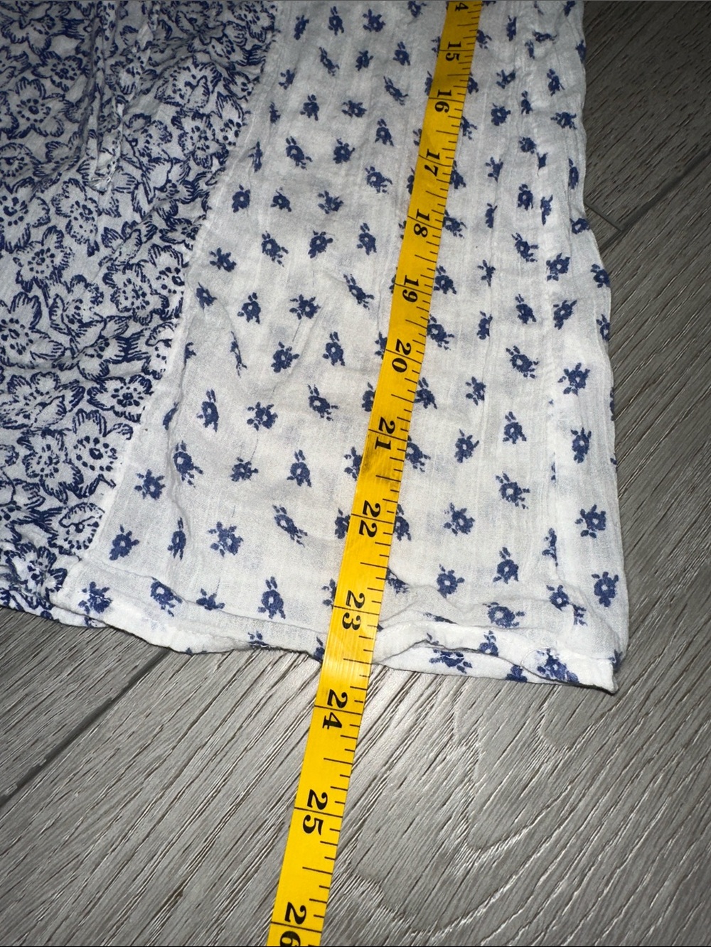 Old Navy Blue and White Mixed Print Peasant Top size Medium - Picture 6 of 6